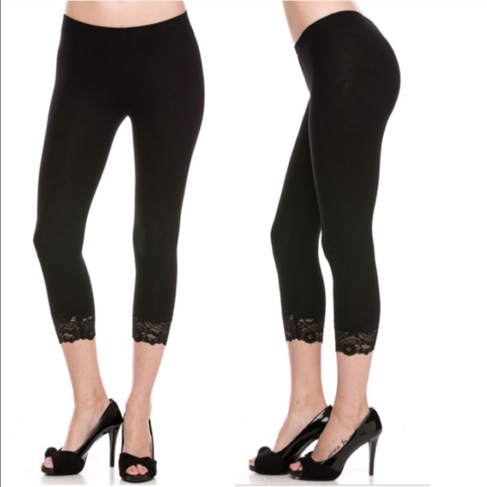 Capri Leggings With Lace Trim